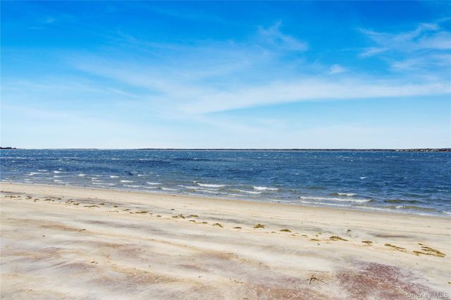 580 Dune Road 5, Westhampton, NY 11978