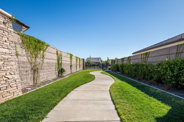 8305 Evans Tree Dr, Roseville, CA 95747