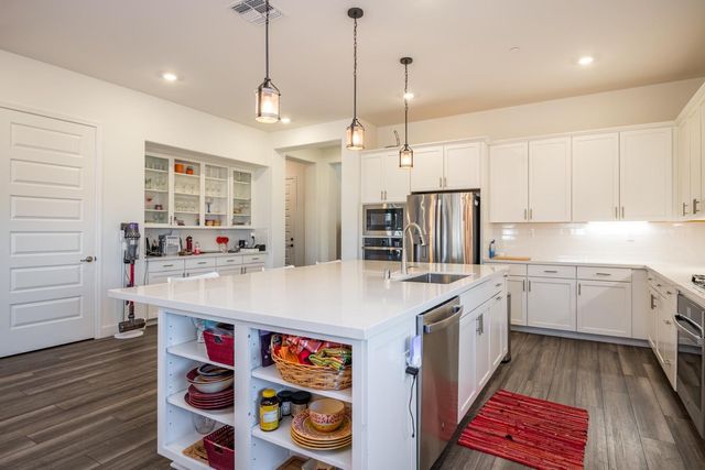 8305 Evans Tree Dr, Roseville, CA 95747