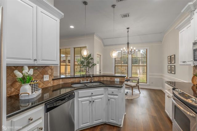 842 Entrada Street, Bossier City, LA 71111