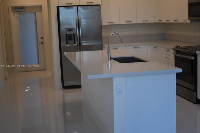 4640 NW 84th Ave 16, Doral, FL 33166