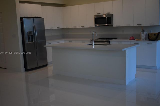 4640 NW 84th Ave 16, Doral, FL 33166