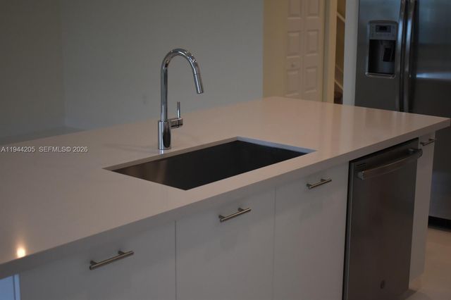 4640 NW 84th Ave 16, Doral, FL 33166