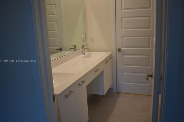 4640 NW 84th Ave 16, Doral, FL 33166