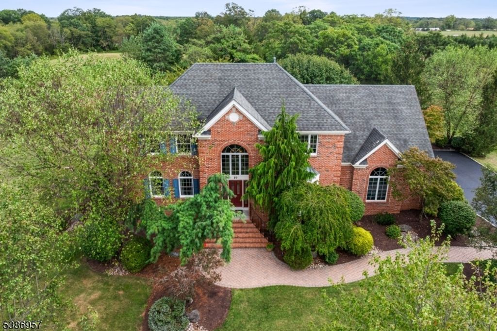 20 Horseshoe Dr, Hillsborough Twp., NJ 08844