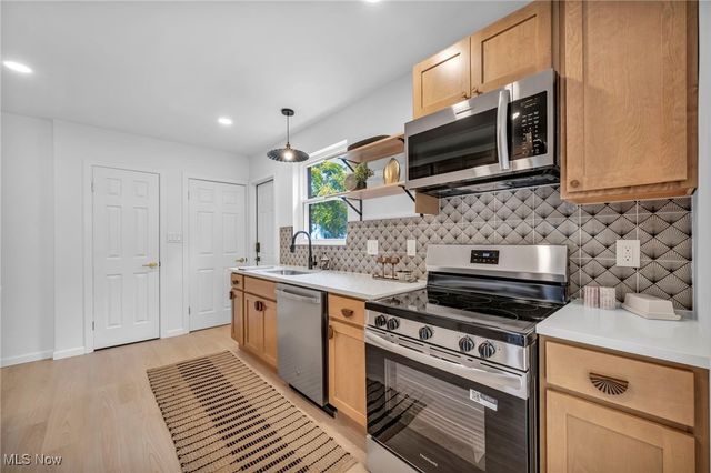 3457 Wooster Road, Rocky River, OH 44116