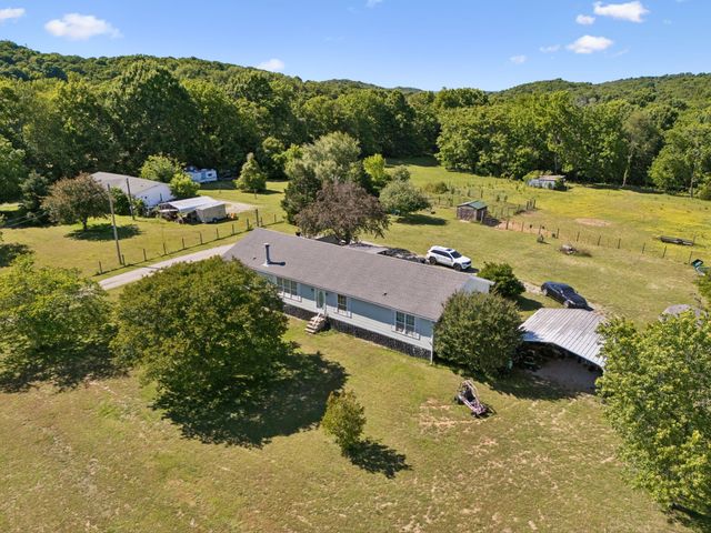 4870 Haley Ln, Columbia, TN 38401