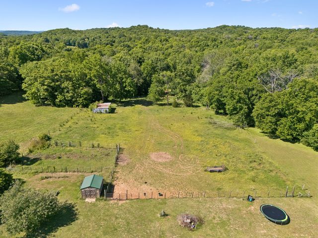 4870 Haley Ln, Columbia, TN 38401