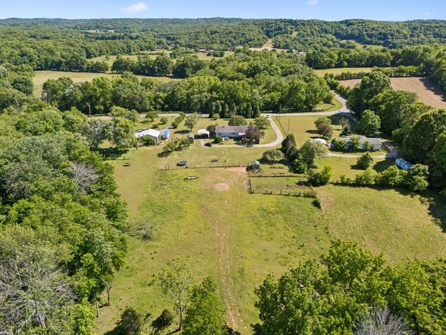 4870 Haley Ln, Columbia, TN 38401