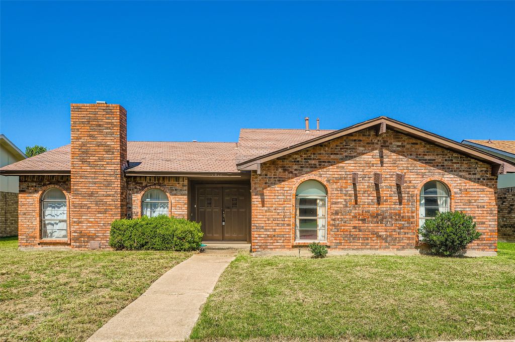 1910 Rambling Ridge Lane, Carrollton, TX 75007
