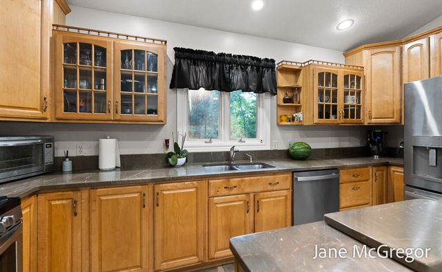 13727 Cleveland Street, Nunica, MI 49448