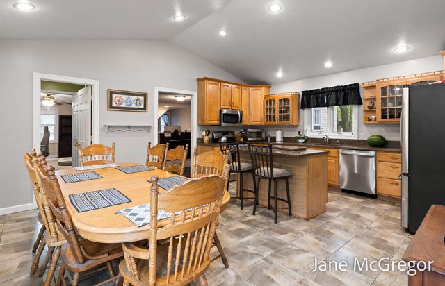 13727 Cleveland Street, Nunica, MI 49448