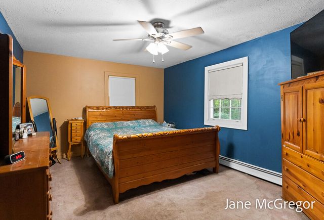 13727 Cleveland Street, Nunica, MI 49448