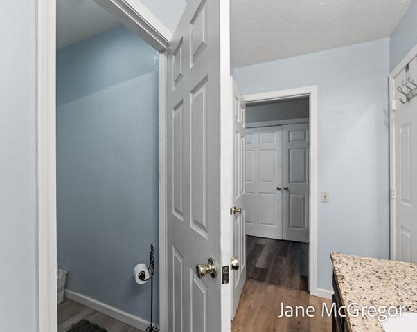 13727 Cleveland Street, Nunica, MI 49448