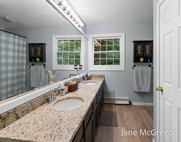 13727 Cleveland Street, Nunica, MI 49448