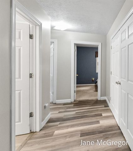 13727 Cleveland Street, Nunica, MI 49448