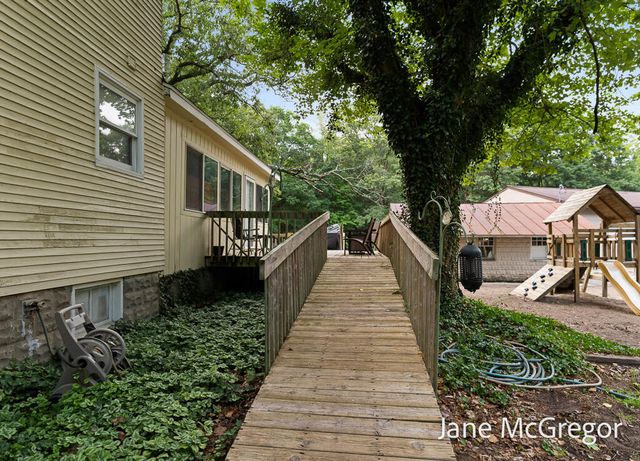 13727 Cleveland Street, Nunica, MI 49448