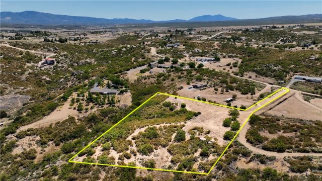 1040 Rolling Hills Dr, Aguanga, CA 92536