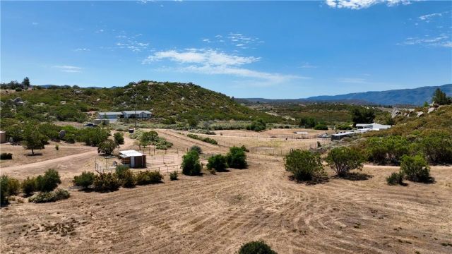 1040 Rolling Hills Dr, Aguanga, CA 92536