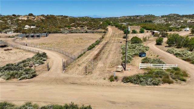 1040 Rolling Hills Dr, Aguanga, CA 92536