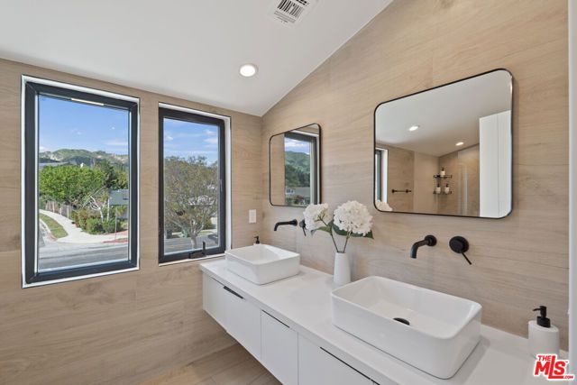 17036 Orozco Street, Granada Hills (los Angeles), CA 91344