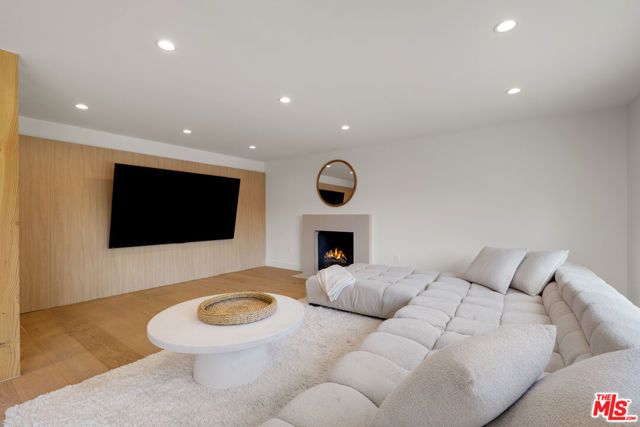17036 Orozco Street, Granada Hills (los Angeles), CA 91344