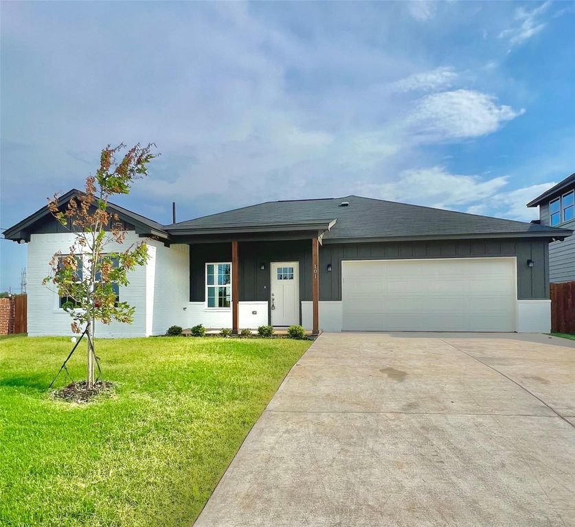 101 Magnolia Estates Street, Crowley, TX 76036