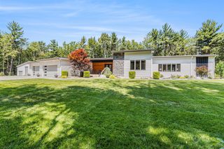 11437 State Road, Nunica, MI 49448