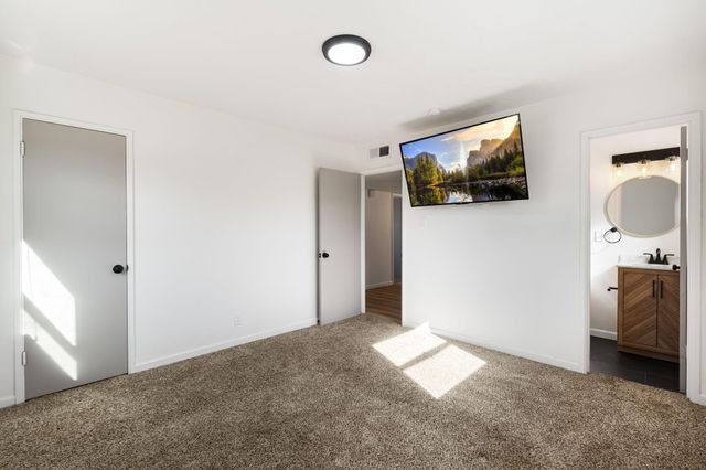 7604 Hannett Avenue NE, Albuquerque, NM 87110