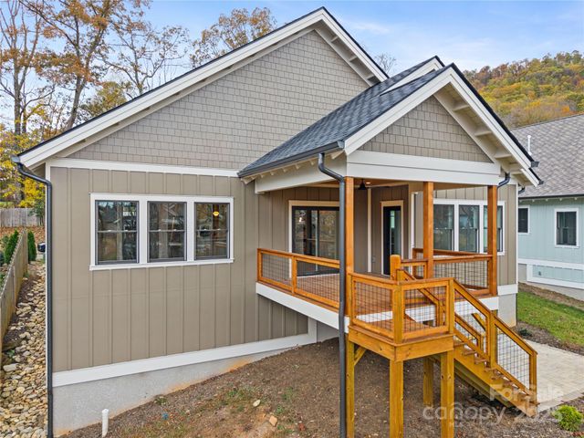 127 Creekside Valley Lane, Arden, NC 28704