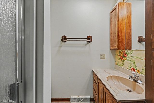 1740 W Comet Road, New Franklin, OH 44216