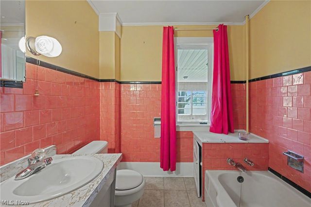1740 W Comet Road, New Franklin, OH 44216