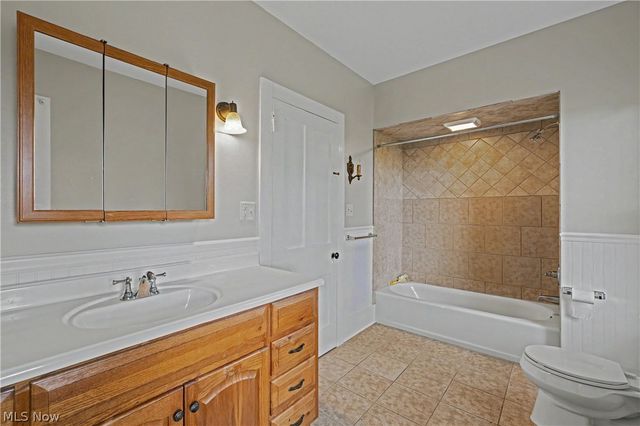 1740 W Comet Road, New Franklin, OH 44216