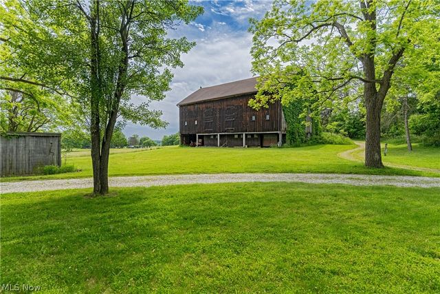 1740 W Comet Road, New Franklin, OH 44216