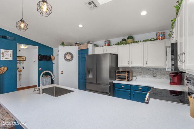 8571 S Navigator Place, Tucson, AZ 85756