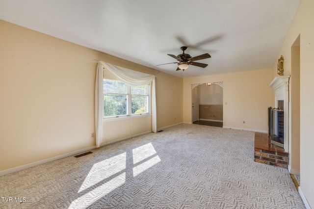 117 Kelly Road, Pennington Gap, VA 24277