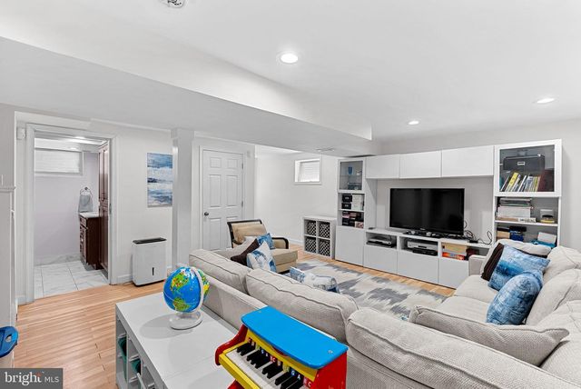 8909 2ND AVE, Silver Spring, MD 20910