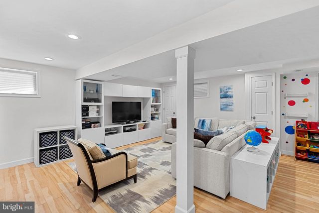 8909 2ND AVE, Silver Spring, MD 20910