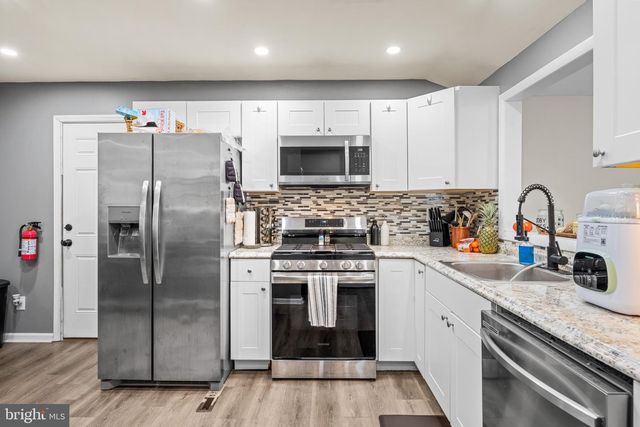 6 SUSSEX RD, Marlton, NJ 08053