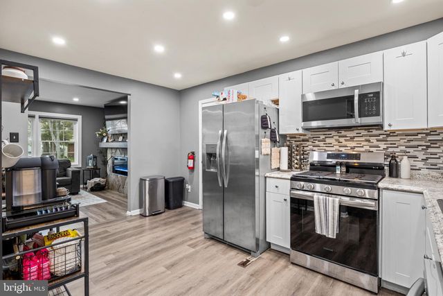 6 SUSSEX RD, Marlton, NJ 08053