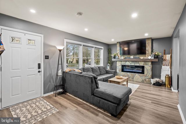 6 SUSSEX RD, Marlton, NJ 08053