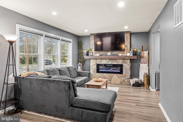 6 SUSSEX RD, Marlton, NJ 08053