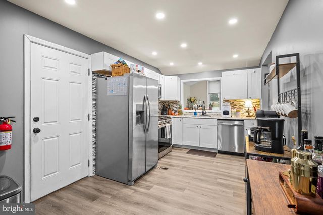 6 SUSSEX RD, Marlton, NJ 08053