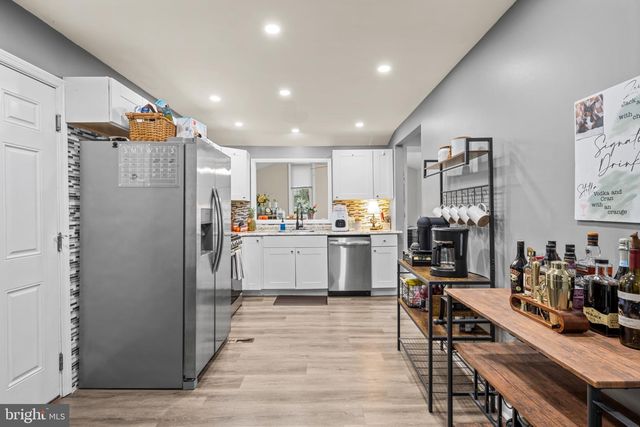 6 SUSSEX RD, Marlton, NJ 08053