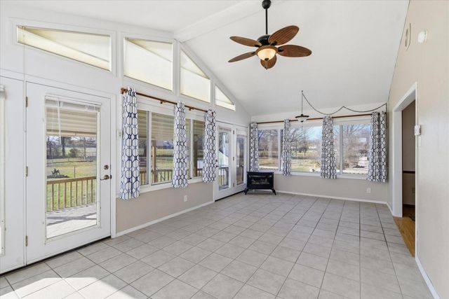 605 S Sunmeadow Drive, Strafford, MO 65757