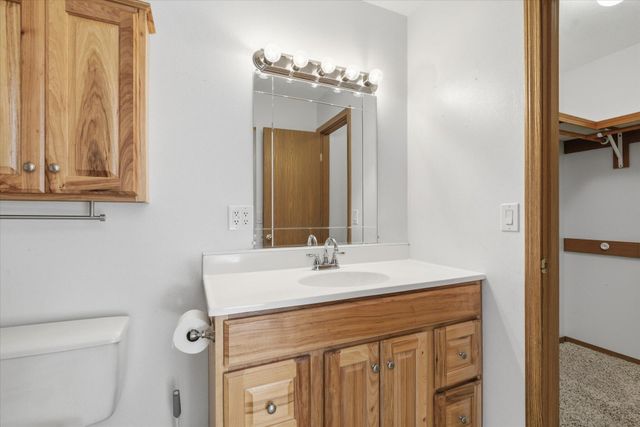 605 S Sunmeadow Drive, Strafford, MO 65757