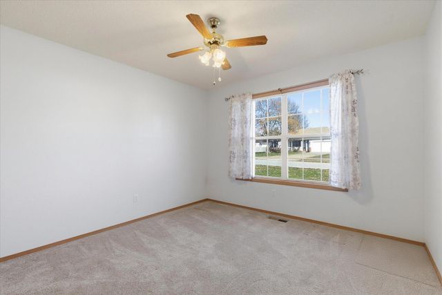 605 S Sunmeadow Drive, Strafford, MO 65757