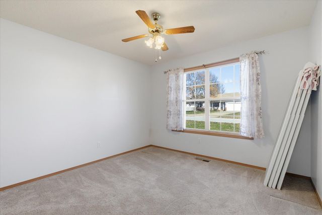 605 S Sunmeadow Drive, Strafford, MO 65757