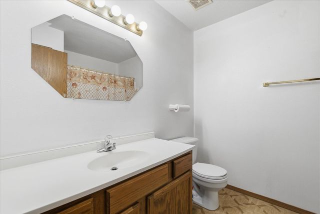 605 S Sunmeadow Drive, Strafford, MO 65757