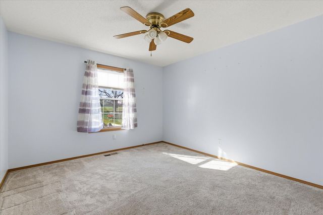 605 S Sunmeadow Drive, Strafford, MO 65757